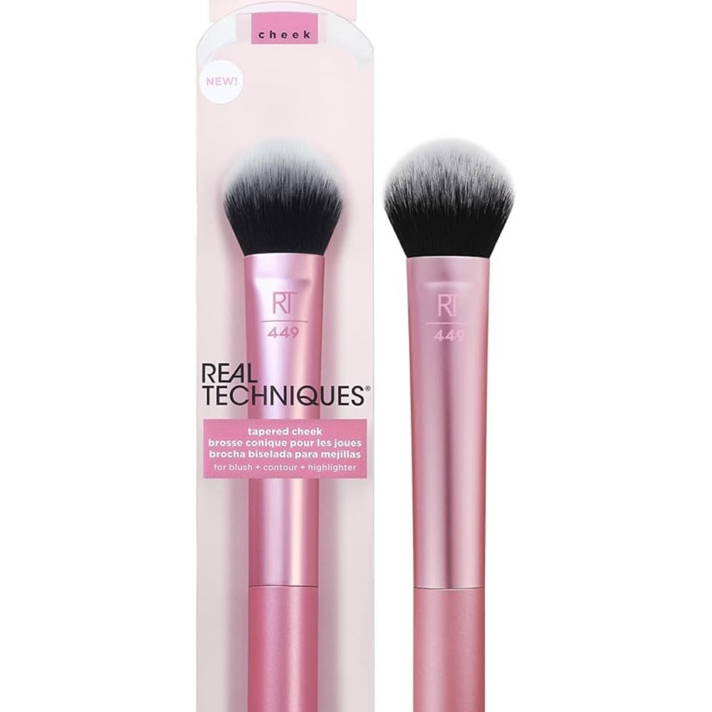 Real Techniques Blush Brush in Shimmering Pink